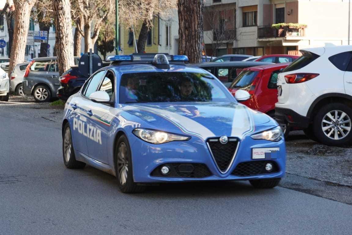 Una volante della polizia (foto d'archivio)