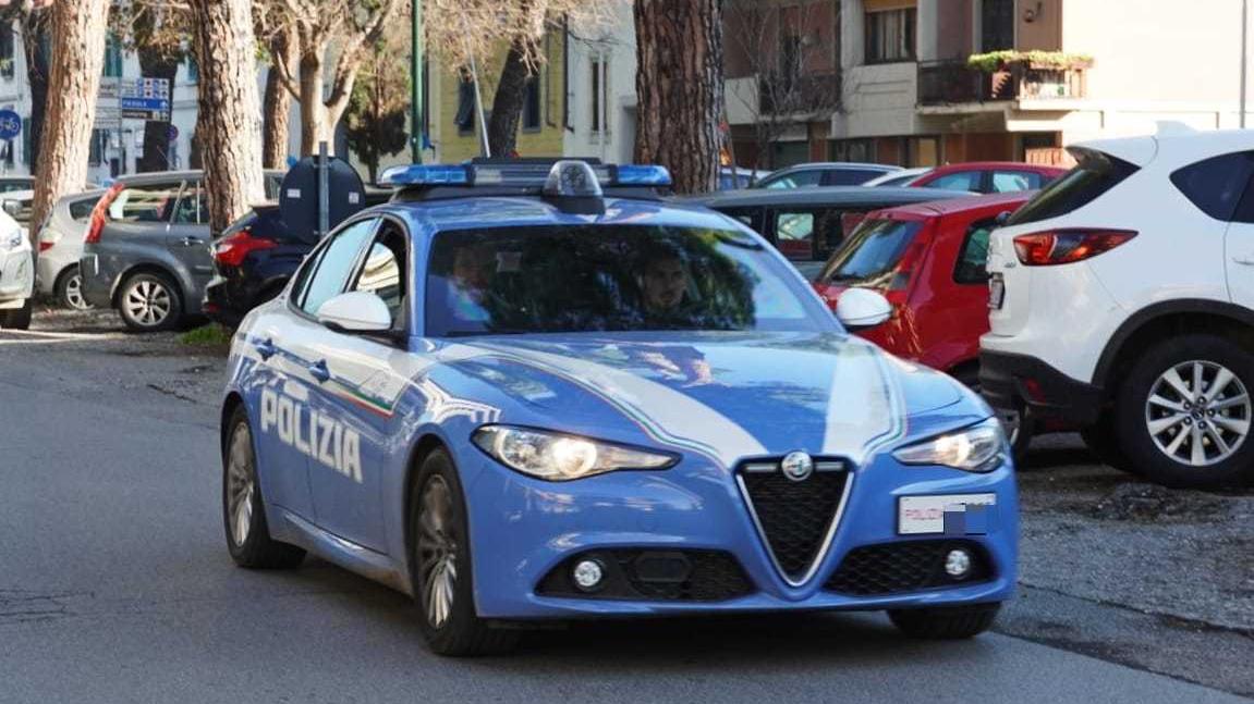 Una volante della polizia (foto d'archivio)