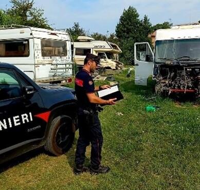 Copparo, camper nella discarica: sequestro e denunciato 26enne