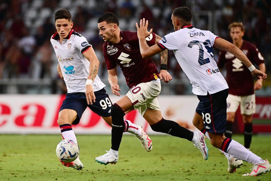 Il Cagliari anestetizza i granata e porta a casa il primo punto: a Torino finisce 0-0