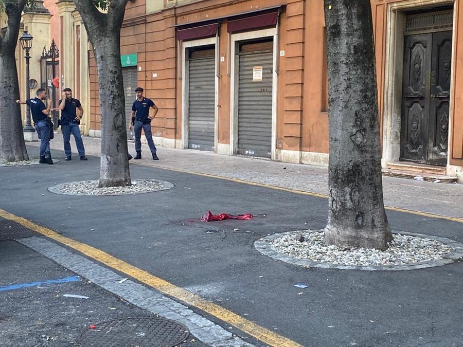 Modena, omicidio in corso Vittorio Emanuele: arrestati 2 nigeriani, incastrati dalle telecamere. Sequestrata l’arma del delitto