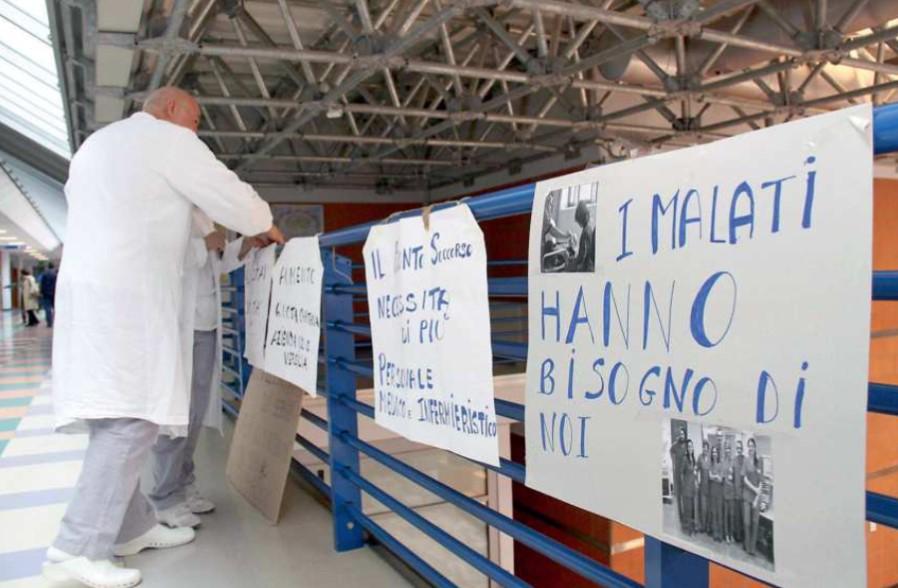 Medici manifestano al Versilia (foto d’archivio)