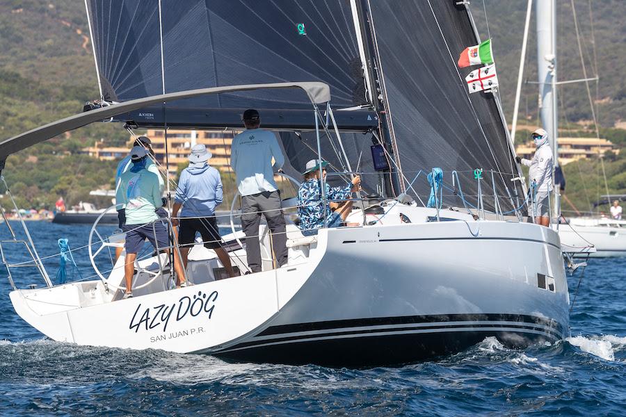 Nel golfo di Cugnana 40 equipaggi alla conquista della Vela Cup: vince il divertimento