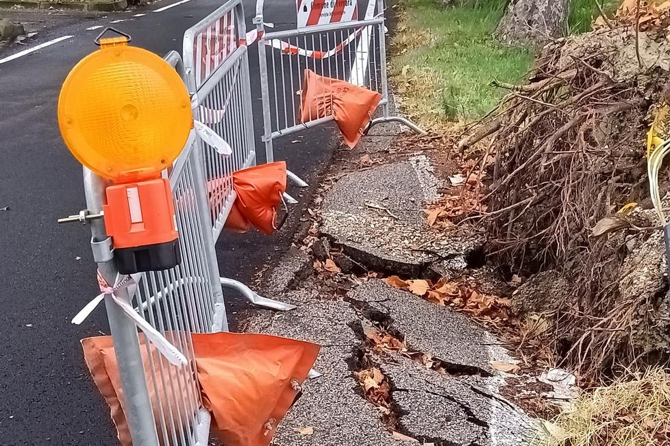 Ferrara, c’è il nuovo asfalto ma resta un “buco”