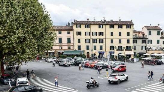 Lucca, posteggi a pagamento la sera a porta S. Maria e al Giannotti