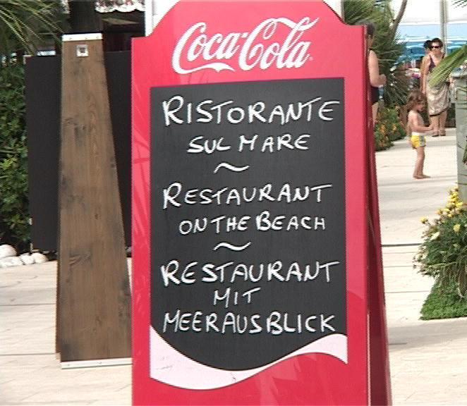 Lido di Camaiore, multe per le cene sulla spiaggia. I balneari: «Regole da cambiare»