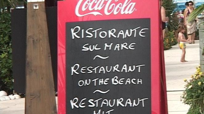 Lido di Camaiore, multe per le cene sulla spiaggia. I balneari: «Regole da cambiare»