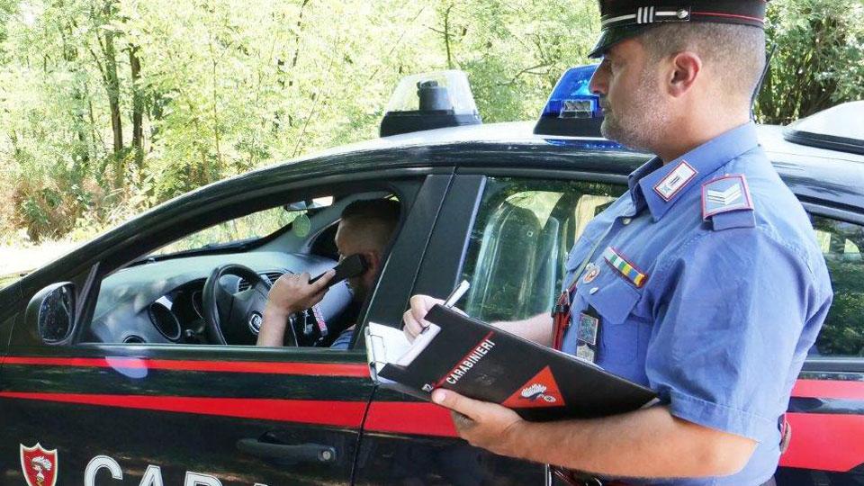 Tirrenia, lite in uno stabilimento balneare: «Picchiato davanti a mio figlio»