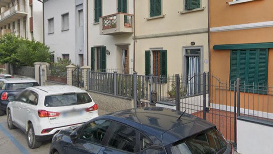 Anziana perde la testa e getta acido in faccia al vicino di casa