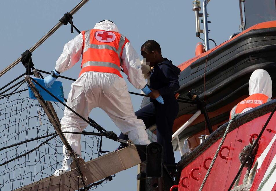 Carrara, la sindaca: «Qui è il sesto sbarco di Migranti, a La Spezia soltanto quattro»