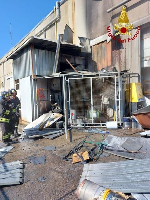 Modena, esplosione alla carrozzeria “San Lazzaro”: un morto e 7  feriti