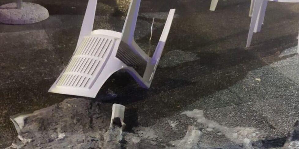 Formigine, incendiano le sedie del locale 
