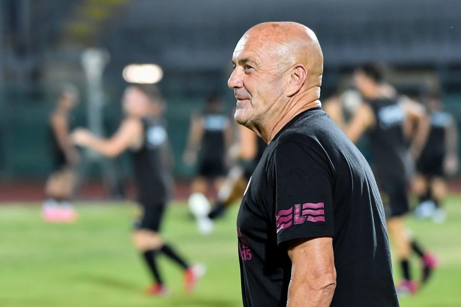 
	Mister Favarin

