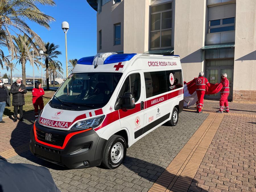 Livorno, raccoglie fondi per i sordi spacciandosi per volontaria della Croce Rossa