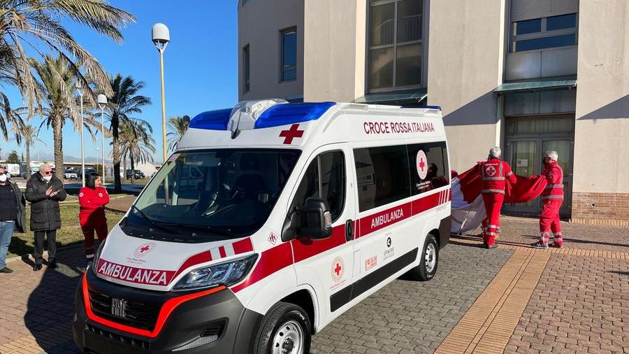 Livorno, raccoglie fondi per i sordi spacciandosi per volontaria della Croce Rossa