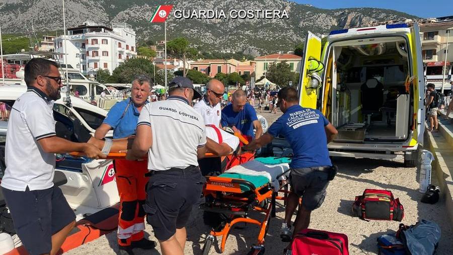 Inciampa in barca a Cala Luna, 54enne torinese soccorso dalla Guardia costiera