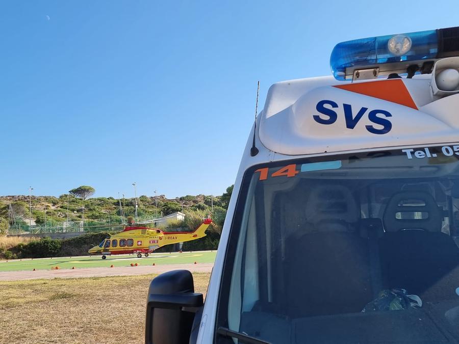 Capraia, con la spalla lussata rischia di annegare: soccorso un 16enne