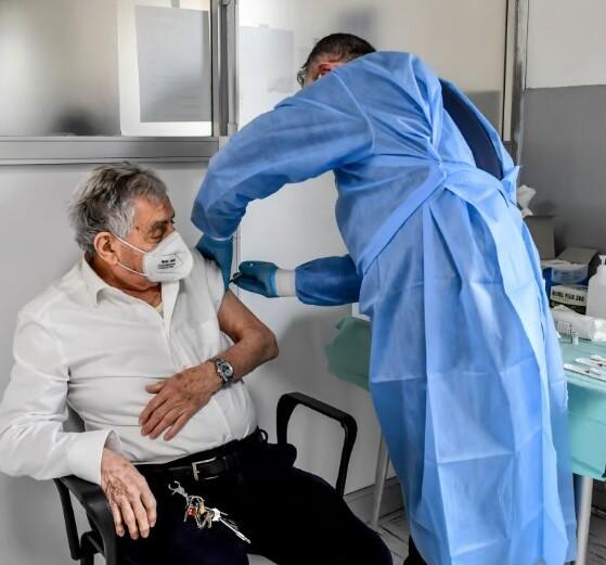 Modena. Covid, da ottobre altro vaccino 