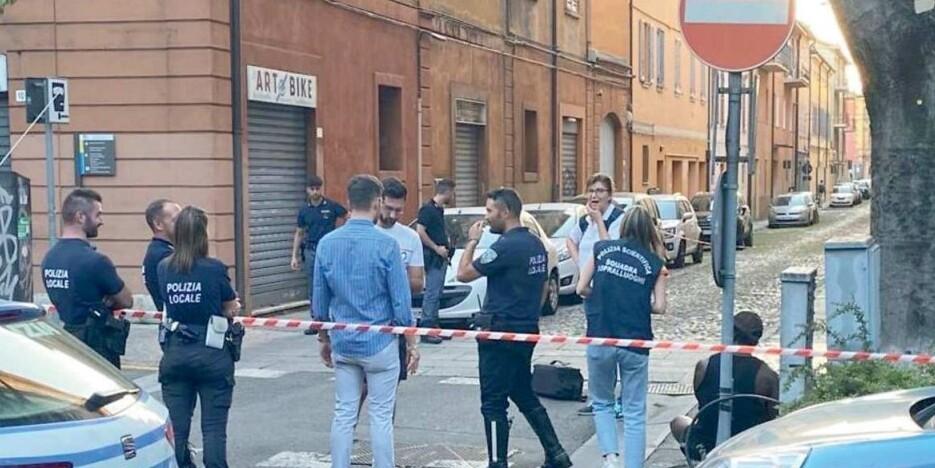 Modena, ucciso a coltellate in pieno centro: «Era già stato picchiato ore prima» 