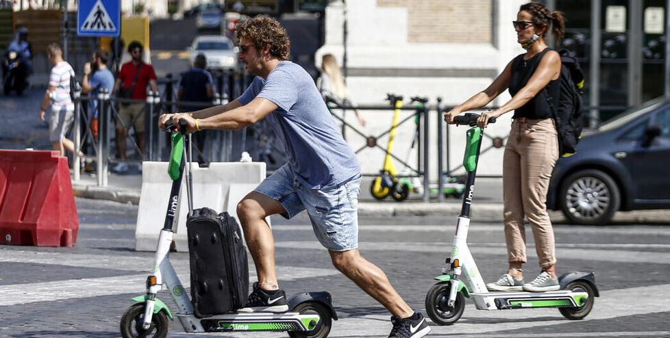 Mobilità green, ecco 40mila euro: «Acquistate bici e monopattini» 