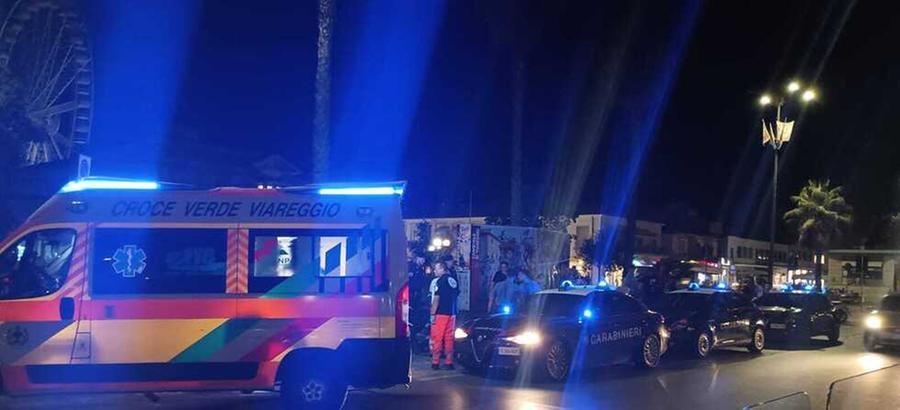 «Ostaggi di un individuo che in dieci non riuscivano a bloccare». Viareggio, cosa è successo al Caffè Liberty