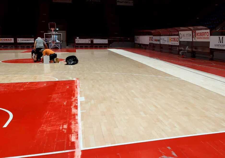 Pistoia, lavori al parquet del PalaCarrara: «Finiti per inizio settimana nuova»