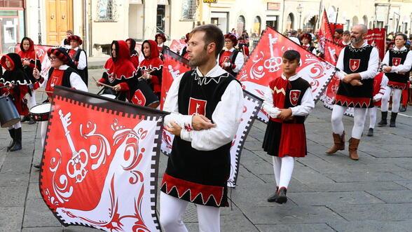 Tutto pronto per il Palio di Pescia, quattro rioni si contendono il cencio