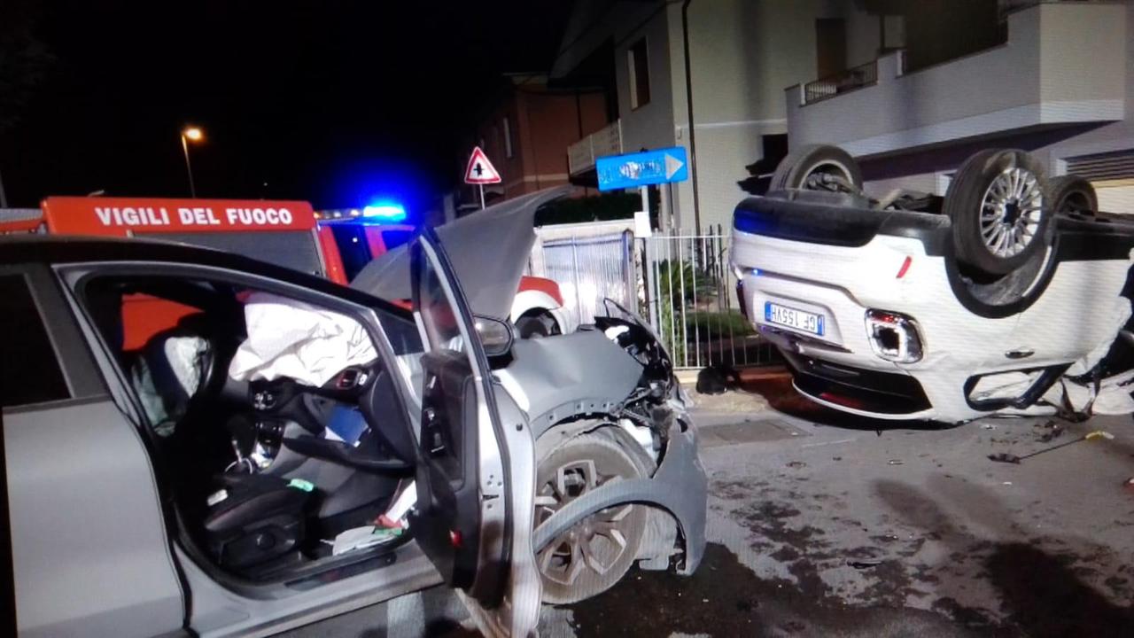 Famiglia travolta dall’auto dei ladri a folle velocità: paura a Piano di Mommio