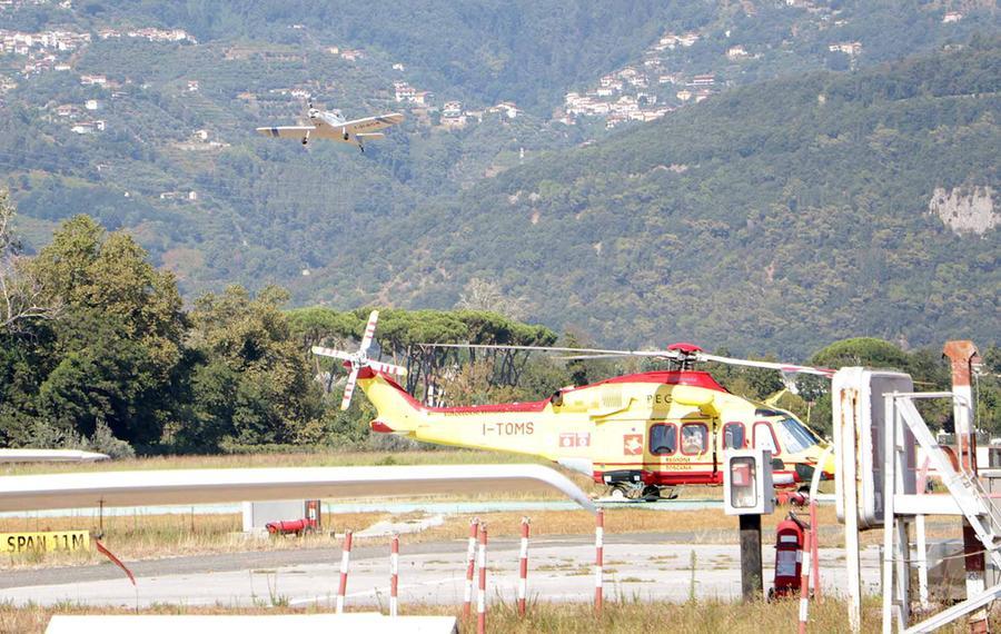 Massa, scalo pattugliato dai vigili del fuoco: così l’aeroporto è stato riaperto