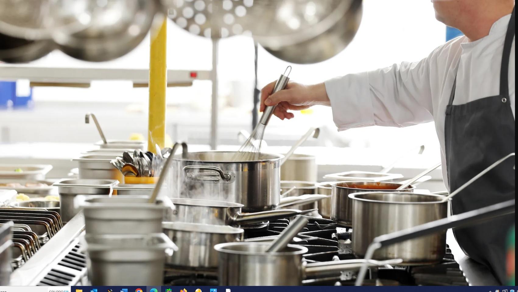 «Cucine chiuse alle 21,30, non è il modo di fare turismo»: imprenditore racconta la sua disavventura al ristorante