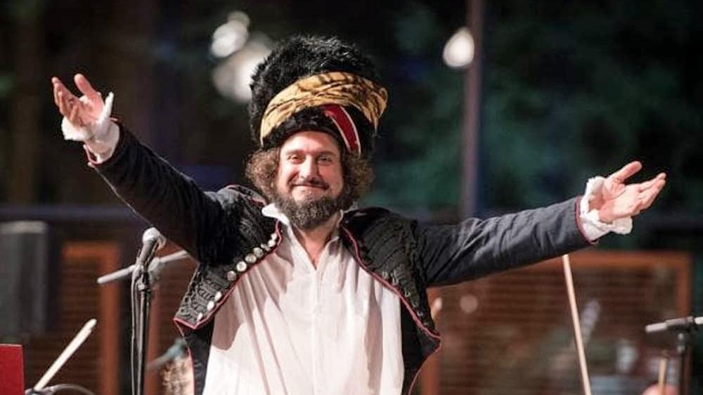 Vinicio Capossela al “Calasole”, concerto gratuito sulla spiaggia
