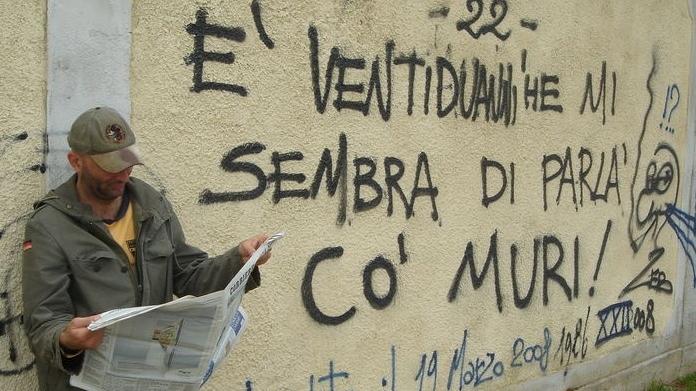 “Zeb, una biografia inventata”, quei graffiti dissacranti diventano uno spettacolo<br type="_moz" />