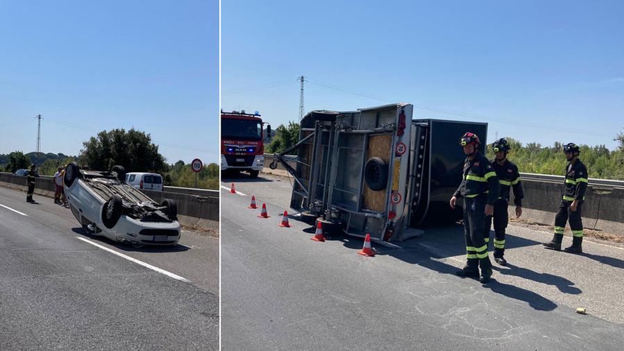 Cecina, scontro sulla Variante: furgone e auto si ribaltano
