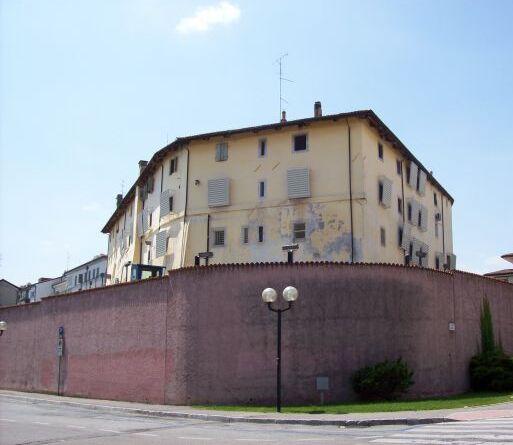 Violenze sessuali su una 14enne L’educatore si  difende per due ore