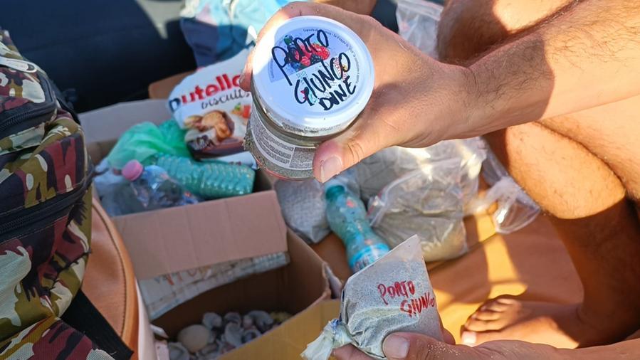 Riportati nelle spiagge mille chili di sabbia rubati nel Sud Sardegna