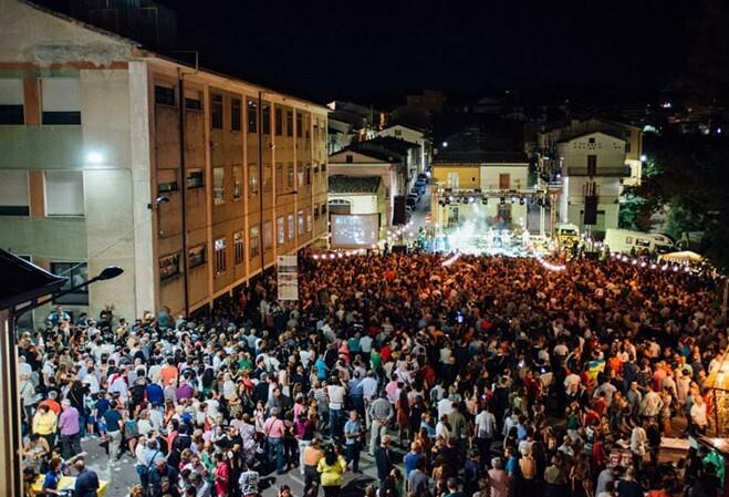 La magia dei Violini di Santa Vittoria sul palco dello Sponz Fest di Capossela