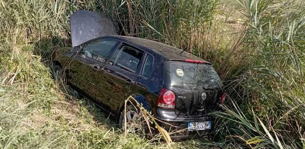 Ostellato, auto fuori strada per un colpo di sonno: famiglia all’ospedale