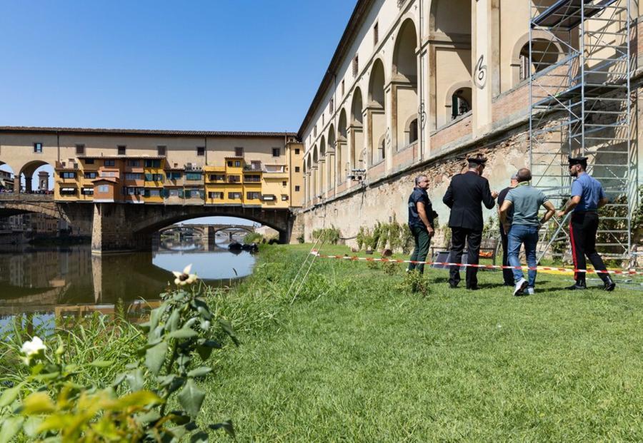 Corridoio Vasariano, i due turisti-vandali saranno stangati: i danni e la cifra che dovranno pagare