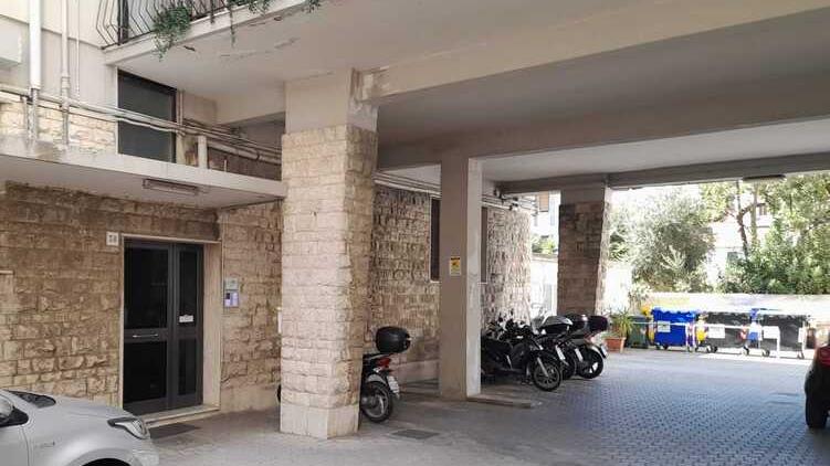 Livorno, si spaccia per un idraulico e svaligia la casa di due anziani