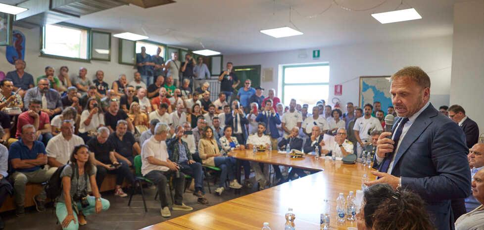 Cattura, smaltimento e vendita: il tris del governo per i granchi blu