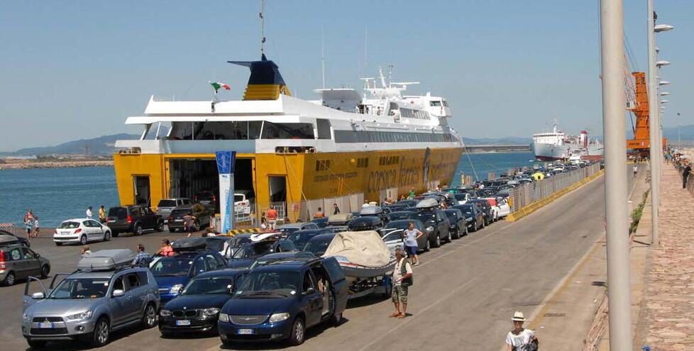 Elba, costretto a rimanere sul molo il nuovo vicedirettore del Tg1: «Arrivato in tempo, ma mi hanno negato il biglietto a bordo»