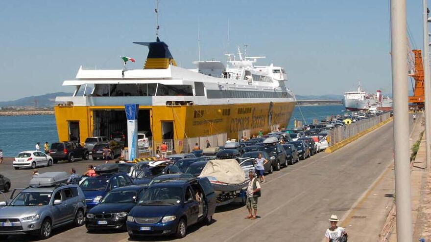 Elba, costretto a rimanere sul molo il nuovo vicedirettore del Tg1: «Arrivato in tempo, ma mi hanno negato il biglietto a bordo»