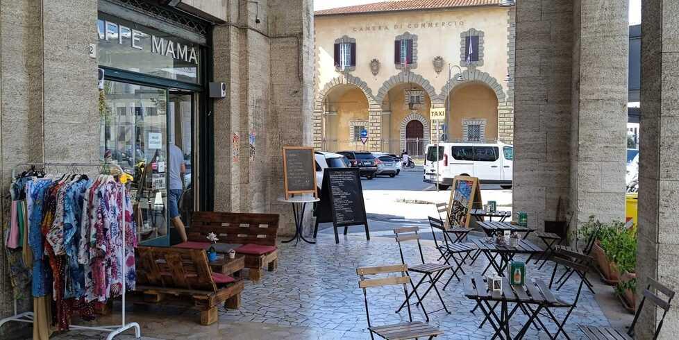 Donna livornese pranza al Cafè Mamà e scappa in bici prima di pagare