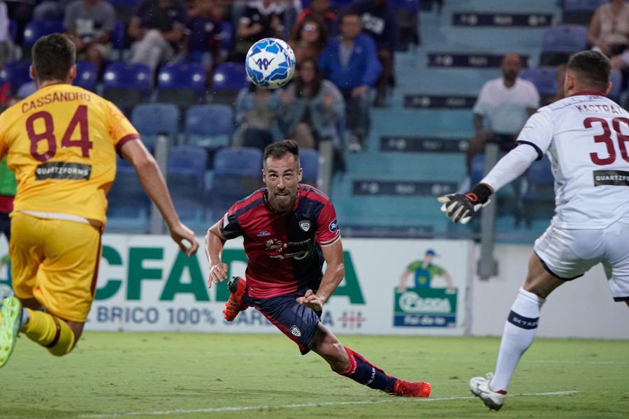 Il Cagliari a caccia di un bomber, in ballo Nsame e Pohjanpalo