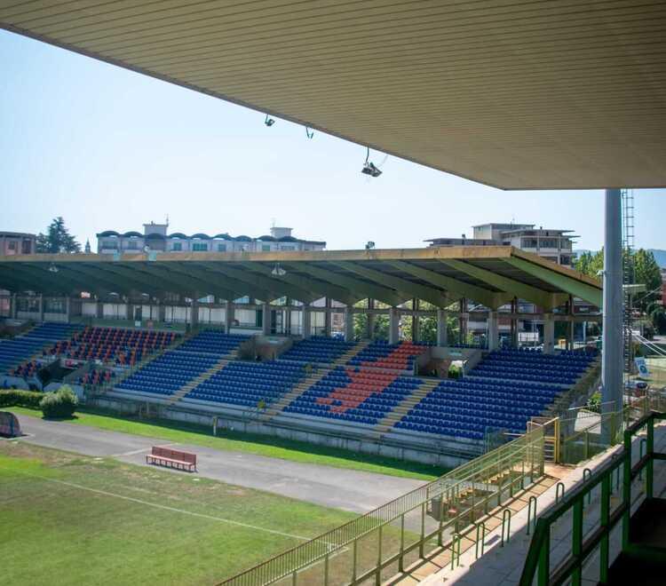 Pistoia, dopo 30 anni smantellata la rete alla Curva nord dello stadio Melani