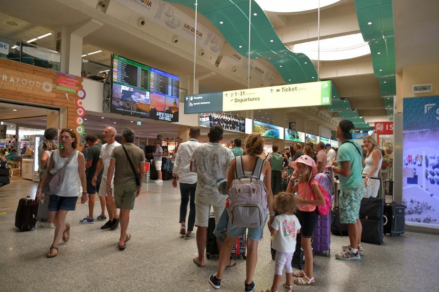 Ferragosto record nell’isola: mezzo milione di transiti nei porti e negli aeroporti sardi