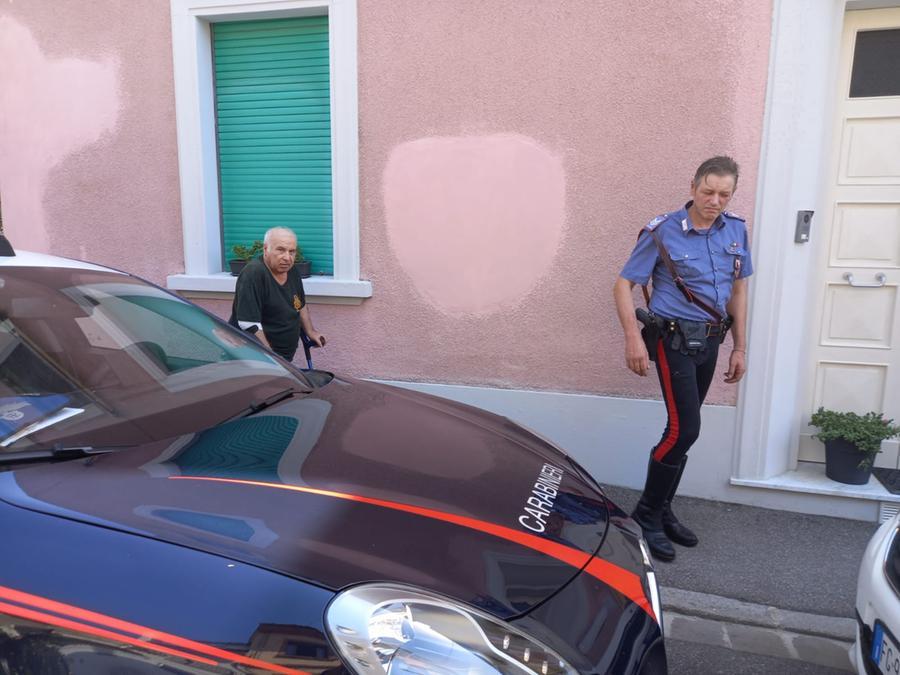 
	Il mancato omicida mentre viene portato via dai carabinieri

