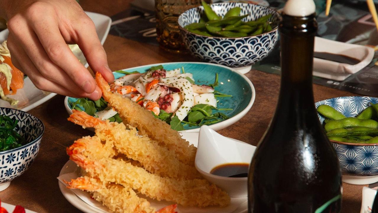 Una tavola imbandita del ristorante "Sushiko"