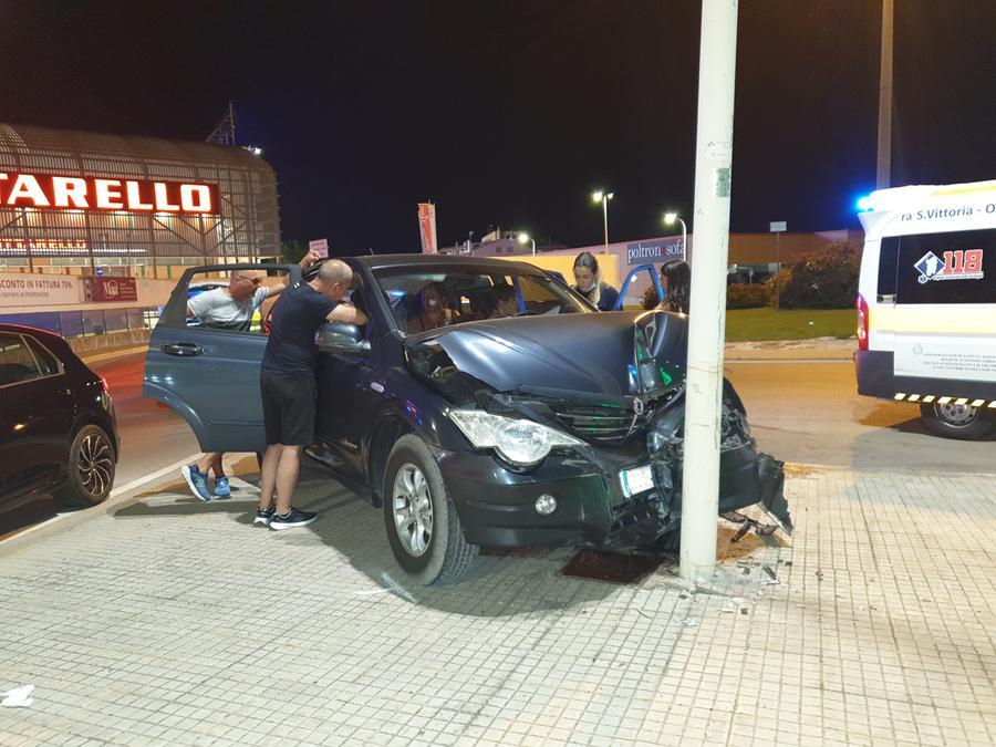 
	L'incidente davanti a Tanit (foto Ivan Nuvoli)

