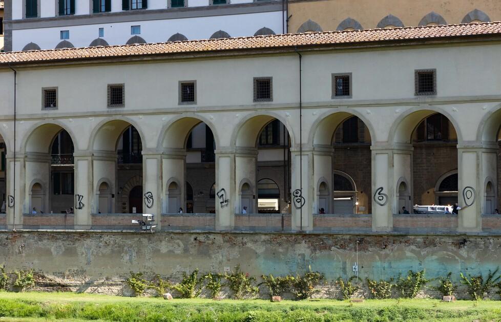 Corridoio Vasariano imbrattato, vigilanza armata agli Uffizi: scontro Nardella-ministro
